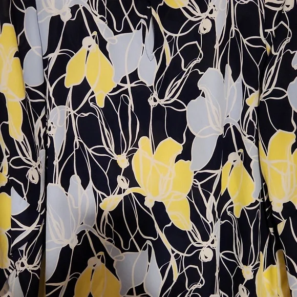 Chaus New York Sheer Fliwing Blouse Navy with Floral Print - XL - Picture 4 of 5